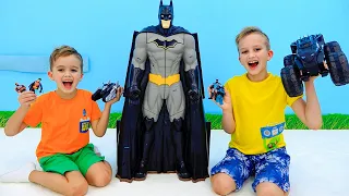 Vlad dan Niki menyimpan batcave dan bermain dengan Batmobile RC - cerita mainan untuk anak-anak