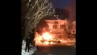 В Челябинске загорелась машина после ДТП | 74.RU