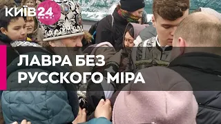 "Цілують руки" - з'явилось відео, як прихожани зустрічають митрополита Павла