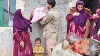 Heavy rain and Maryam's help to Mina who has just given birth