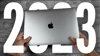 M1 MacBook Air in 2023  - STILL WORTH IT? (Review)