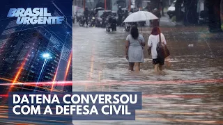 Ruas e avenidas cheias de água por conta da chuva