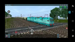 2es4k 001 с вагонами "Саратов" проежает через жд переезд. Trainz android