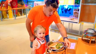 Nastya and Dad have a fun adventure in a Museum and an Amusement park