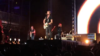 Keith urban live - Who wouldn't wanna be me & Somebody like you, Adelaide Clipsal 500 20014