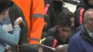 Neymar insultato da un tifoso del City - Barcellona Champions League scontro in tribuna