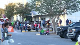 Migrants find themselves waiting for days in San Antonio before heading to their next destinations