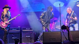 Alice Cooper-Winger-Orianthi-Michael Anthony-Woods-Sobel All Star Jam Full Set "School's Out" Trunk