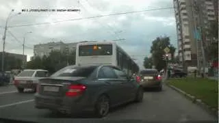 Вежливый Mercedes C63 AMG в России / Drifting on Mercedes in city