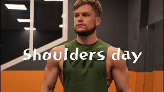 How to build big shoulders/SHOULDERS DAY!