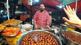 Karachi's shining wala sweet seller 🇵🇰 کراچی کا سب سے مہمان نواز گلاب جامن والا