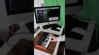 Live looping an EPIC 80s song intro!
