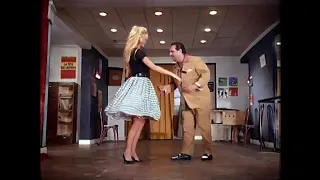 Le mambo de Brigitte Bardot et Dario Moreno dans « Voulez-vous danser avec moi ? » (1959)