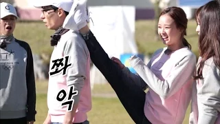 Yeonjae, places foot on Jaesuk's shoulder to tie Shoelaces "Amazing Flexibility" 《Running Man》 EP454