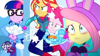 My Little Pony: Equestria Girls | The Snow Fight Challenge (Holidays Unwrapped) | MLP EG Shorts