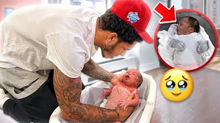 DADDY BATHES NEWBORN DAUGHTER FOR THE FIRT TIME...