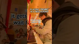 playing “DESIRE” in a restaurant..🍴🍝🎹 #piano #paris #music #public #reaction #cover #live #europe