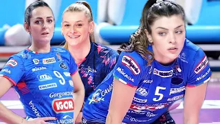 Hot ladies action on court - Igor Novara vs Dukla Liberec