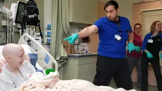 Este Enfermeiro Não Percebeu Que Havia Uma Câmera, Isto Foi O Que Ele Fez