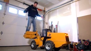 RC ADVENTURES - 500lb Hydraulic RC Wheel Loader Lifts Me - 24v Electric Power