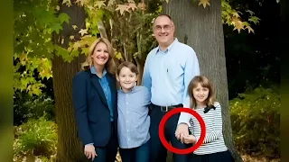 Family takes photo wife files for divorce after seeing this detail