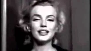 Marilyn Monroe outside her flat june 21 1956