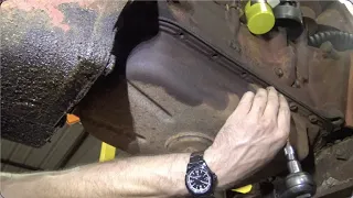 IMPOSSIBLE OIL CHANGE ON AN OLD TRACTOR NEGLECTED FOR DECADES