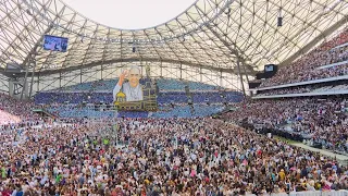 Huge crowds greet pope ahead of Mass at Marseille stadium