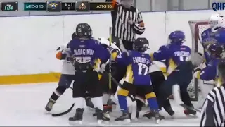 Детский хоккей, разборки на льду.