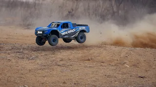 Traxxas Unlimited Desert Racer UDR TrophyTruck Circuit race