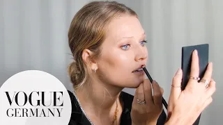 Toni Garrns glamouröses Make-up für den roten Teppich | My Beauty Tips | VOGUE Germany