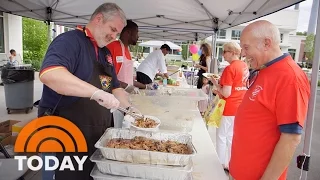 Bobby Flay And Hoda Kotb Cook Up A Surprise For This Salvation Army Volunteer | TODAY
