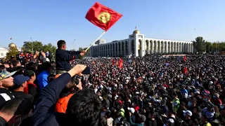 Протестующие в Киргизии пошли на штурм Белого дома