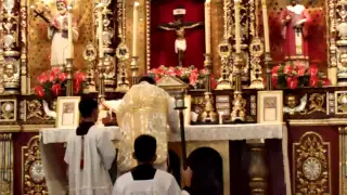 Holy Trinity Sunday 2015 Latin Tridentine Sung Mass - Consecration and Elevation