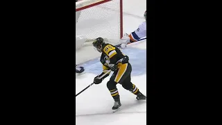 Ilya Sorokin UNBELIEVABLE Paddle Save vs Penguins #shorts