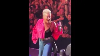 Pink with Queen Somebody to Love Taylor Hawkins Tribute