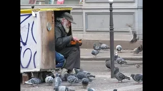 Девушка помогла бездомному и забыла об этом  Она не поверила своим глазам.....