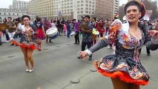 Caporales San Simón y  banda Conmoción en Entrada Folclórica 2023 Santiago