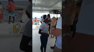 Танцы на катере.  Экскурсия в остров Саона.  Доминикана.