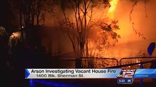 Investigators looking for cause of East Side abandoned house fire