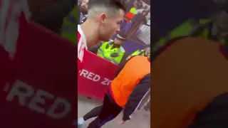 Ronaldo breaks an Everton fan's phone 💔😖