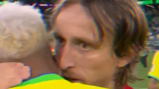 RODRYGO SENDO CONSOLADO PELO MODRIC APÓS ELIMINAÇÃO DO BRASIL NA COPA DO MUNDO!