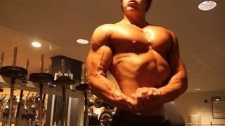 IFBB Pro Men's Physique Chest & Tricep Workout w/ Jeff Seid