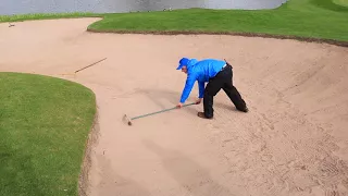 How to correctly rake bunkers