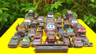 Clean up muddy minicar & Disney car Convoys! Play in the Garden #122