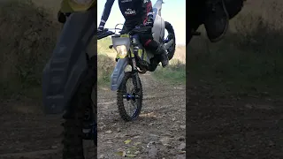 Wie macht man einen Stoppie❓ | Marko's Enduro World