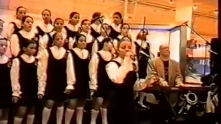 CLOSE TO YOU -  Meninas Cantoras de Petrópolis na Feira Internacional de Lisboa em 2002