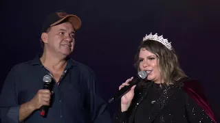 Marília Mendonça chora no palco após receber homenagem (Ao Vivo) (Caldas Country 2019)