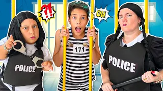 MC Divertida e aventuras de polícia | Wednesday Police Chase Adventure - Família MC Divertida