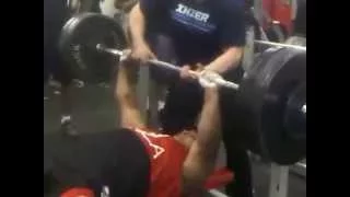 Bench press 425 lbs